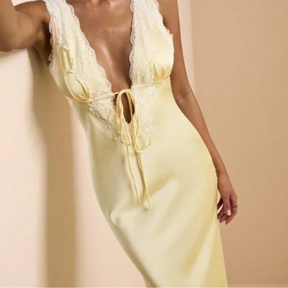 Rumored Yellow Dress with Cream Lace - Picture 5 of 10